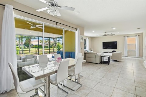 House in Orlando, Florida 4 bedrooms, 378.3 sq.m. № 2234006 - photo 7