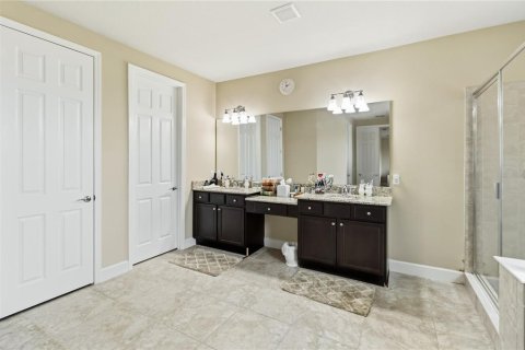 House in Orlando, Florida 4 bedrooms, 378.3 sq.m. № 2234006 - photo 17