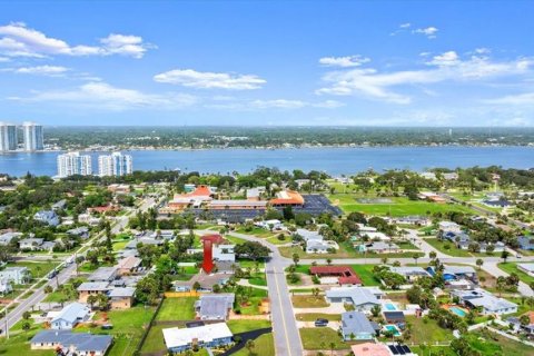 House in Daytona Beach, Florida 3 bedrooms, 176.61 sq.m. № 1792369 - photo 8