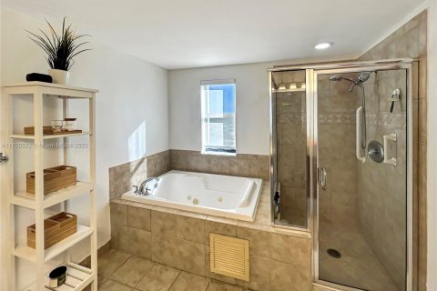 Copropriété à vendre à Coral Gables, Floride: 2 chambres, 104.61 m2 № 1864102 - photo 9