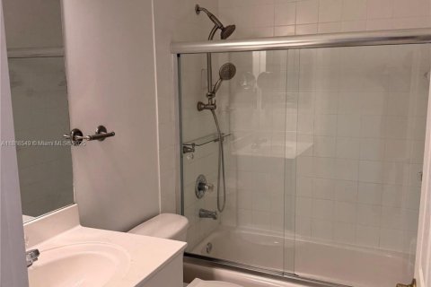 Townhouse in Miami, Florida 3 bedrooms, 134.89 sq.m. № 1942420 - photo 16