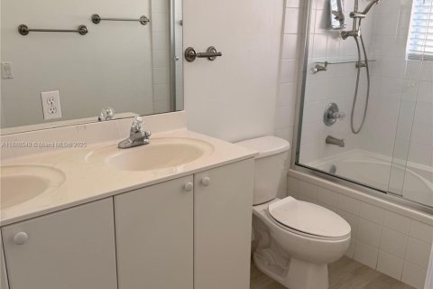 Townhouse in Miami, Florida 3 bedrooms, 134.89 sq.m. № 1942420 - photo 15