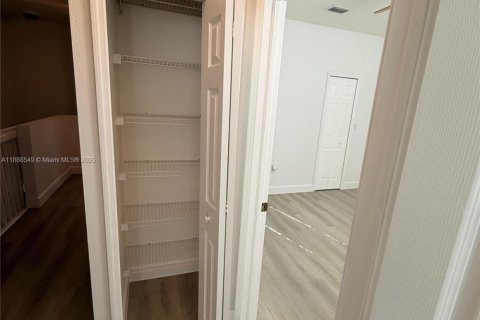 Townhouse in Miami, Florida 3 bedrooms, 134.89 sq.m. № 1942420 - photo 10