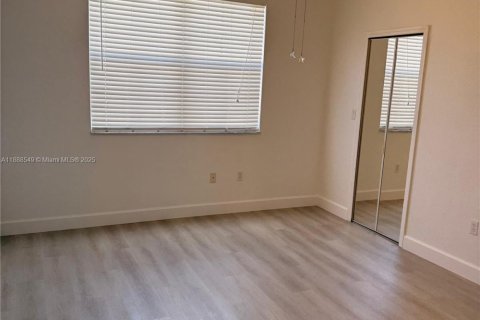 Townhouse in Miami, Florida 3 bedrooms, 134.89 sq.m. № 1942420 - photo 19