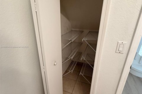 Townhouse in Miami, Florida 3 bedrooms, 134.89 sq.m. № 1942420 - photo 8