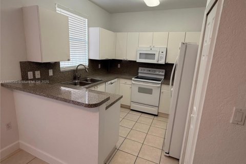 Townhouse in Miami, Florida 3 bedrooms, 134.89 sq.m. № 1942420 - photo 2