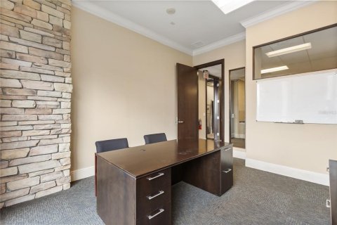 Immobilier commercial à louer à Orlando, Floride: 912.02 m2 № 2125387 - photo 3