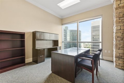 Immobilier commercial à louer à Orlando, Floride: 912.02 m2 № 2125387 - photo 2