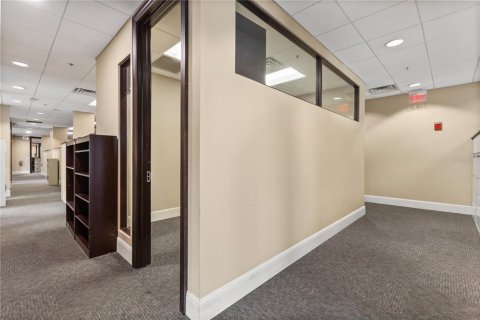 Immobilier commercial à louer à Orlando, Floride: 912.02 m2 № 2125387 - photo 10