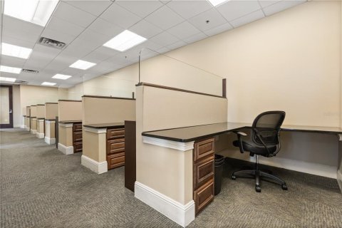 Immobilier commercial à louer à Orlando, Floride: 912.02 m2 № 2125387 - photo 6