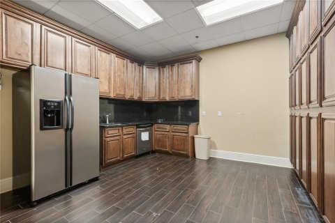 Immobilier commercial à louer à Orlando, Floride: 912.02 m2 № 2125387 - photo 18