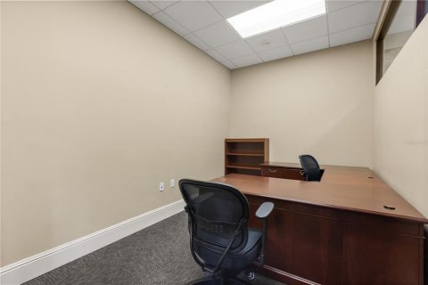 Immobilier commercial à louer à Orlando, Floride: 912.02 m2 № 2125387 - photo 9