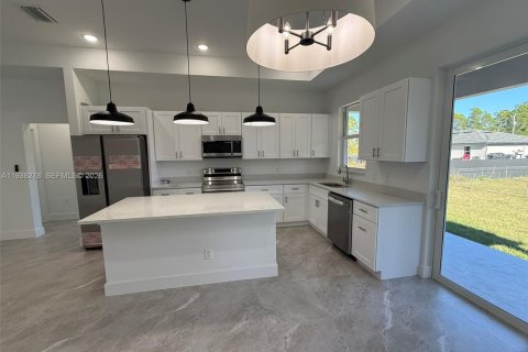 House in Lehigh Acres, Florida 3 bedrooms № 1995975 - photo 11