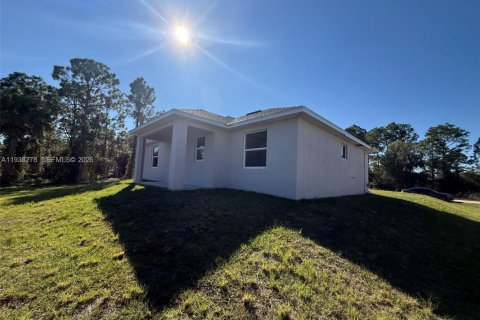 House in Lehigh Acres, Florida 3 bedrooms № 1995975 - photo 29