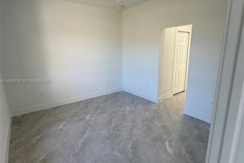 House in Lehigh Acres, Florida 3 bedrooms № 1995975 - photo 19