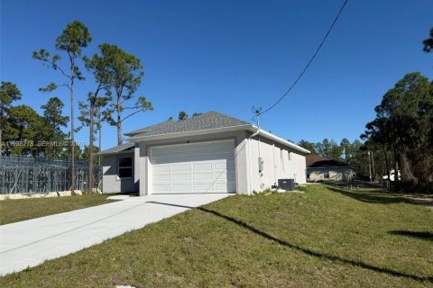 House in Lehigh Acres, Florida 3 bedrooms № 1995975