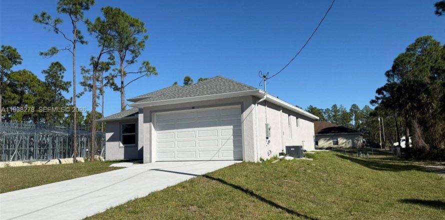 House in Lehigh Acres, Florida 3 bedrooms № 1995975
