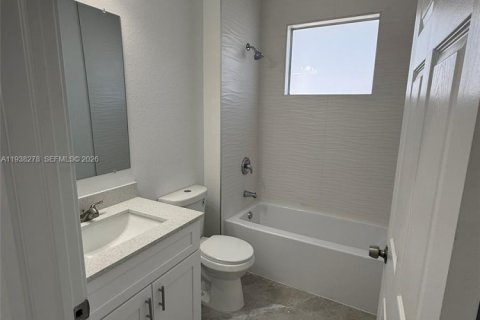 House in Lehigh Acres, Florida 3 bedrooms № 1995975 - photo 13