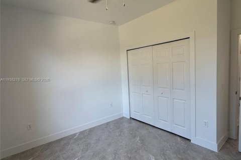 House in Lehigh Acres, Florida 3 bedrooms № 1995975 - photo 15