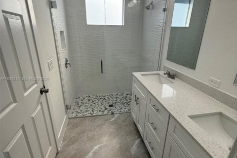 House in Lehigh Acres, Florida 3 bedrooms № 1995975 - photo 24