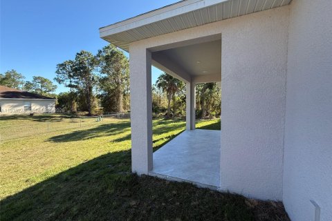 House in Lehigh Acres, Florida 3 bedrooms № 1995975 - photo 28