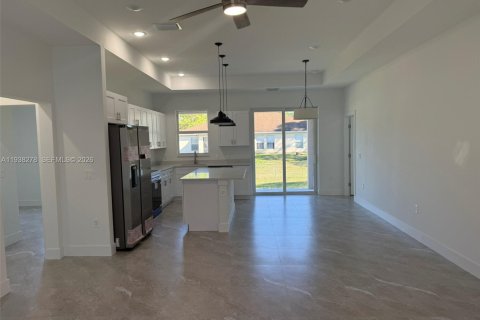 House in Lehigh Acres, Florida 3 bedrooms № 1995975 - photo 7