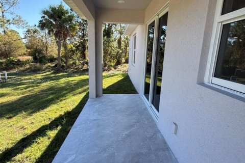 House in Lehigh Acres, Florida 3 bedrooms № 1995975 - photo 26