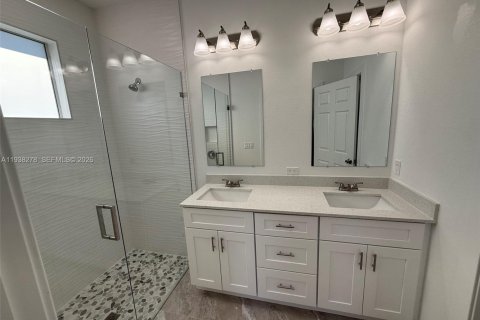 House in Lehigh Acres, Florida 3 bedrooms № 1995975 - photo 21