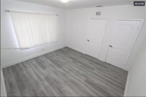House in Miami, Florida 3 bedrooms, 255.48 sq.m. № 1990472 - photo 6