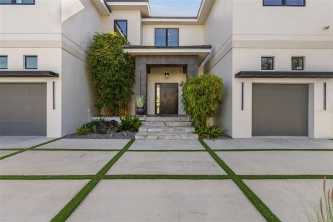 Casa en venta en Tampa, Florida, 5 dormitorios, 547.1 m2 № 2135967 - foto 4