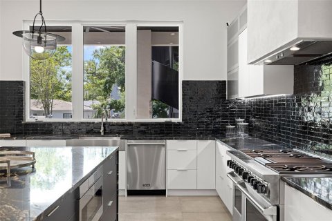 Casa en venta en Tampa, Florida, 5 dormitorios, 547.1 m2 № 2135967 - foto 19