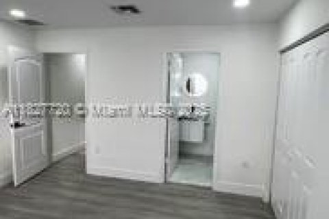 Townhouse in Hollywood, Florida 2 bedrooms, 134.15 sq.m. № 2059692 - photo 15