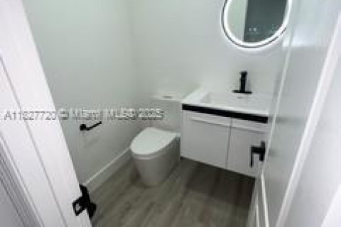 Townhouse in Hollywood, Florida 2 bedrooms, 134.15 sq.m. № 2059692 - photo 11