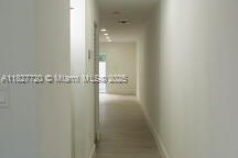 Townhouse in Hollywood, Florida 2 bedrooms, 134.15 sq.m. № 2059692 - photo 7