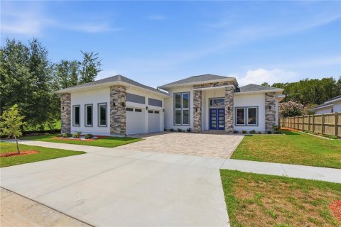 House in Gainesville, Florida 4 bedrooms, 286.51 sq.m. № 2350242