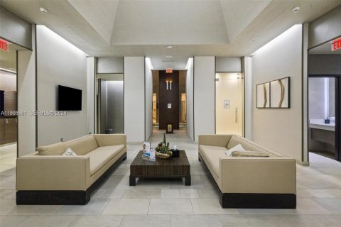 Condo in Hallandale Beach, Florida, 1 bedroom  № 2028019 - photo 29