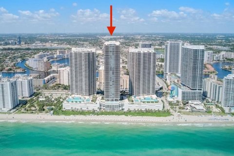 Condo in Hallandale Beach, Florida, 1 bedroom  № 2028019