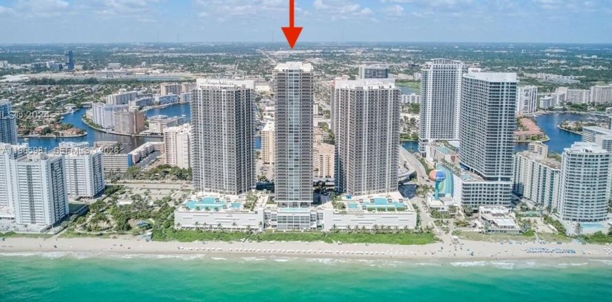 Condo in Hallandale Beach, Florida, 1 bedroom  № 2028019