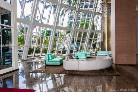 Condo in Hallandale Beach, Florida, 1 bedroom  № 2028019 - photo 4