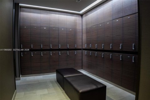 Condo in Hallandale Beach, Florida, 1 bedroom  № 2028019 - photo 13