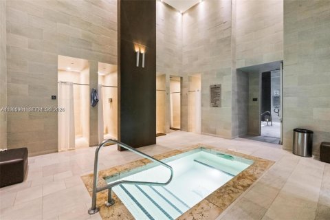 Condo in Hallandale Beach, Florida, 1 bedroom  № 2028019 - photo 11