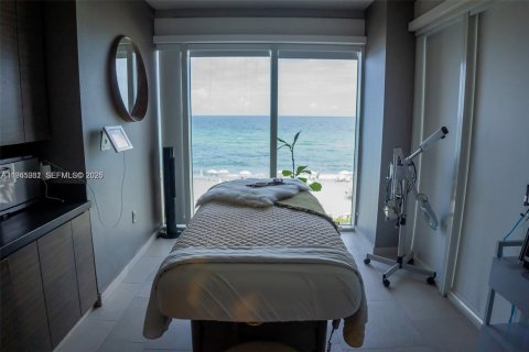 Condo in Hallandale Beach, Florida, 1 bedroom  № 2028019 - photo 12