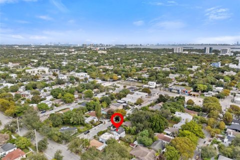 House in Miami, Florida 2 bedrooms, 90.77 sq.m. № 2035491 - photo 23