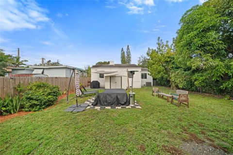 House in Miami, Florida 2 bedrooms, 90.77 sq.m. № 2035491 - photo 20