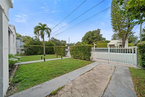 House in Miami, Florida 2 bedrooms, 90.77 sq.m. № 2035491 - photo 16