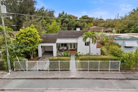 House in Miami, Florida 2 bedrooms, 90.77 sq.m. № 2035491 - photo 13