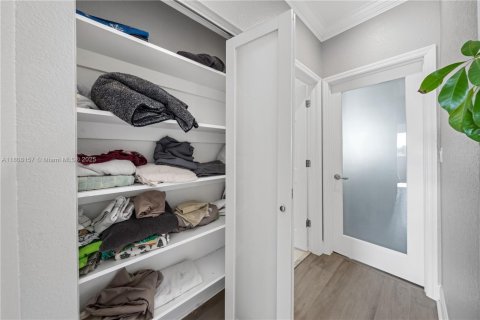 Touwnhouse à vendre à Miami, Floride: 3 chambres, 127.09 m2 № 1748515 - photo 24