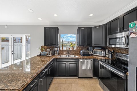 Touwnhouse à vendre à Miami, Floride: 3 chambres, 127.09 m2 № 1748515 - photo 11