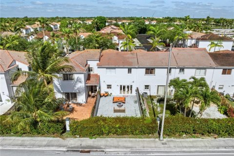 Touwnhouse à vendre à Miami, Floride: 3 chambres, 127.09 m2 № 1748515 - photo 4