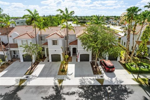 Touwnhouse à vendre à Miami, Floride: 3 chambres, 127.09 m2 № 1748515 - photo 2